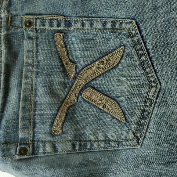 Artful Dodger Knifes Embroidery Light Wash Distressed Jeans Size 34 X 30 - Picture 4 of 13